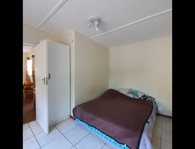 2 BEDROOM PROPERTY TO RENT IN OATLANDS